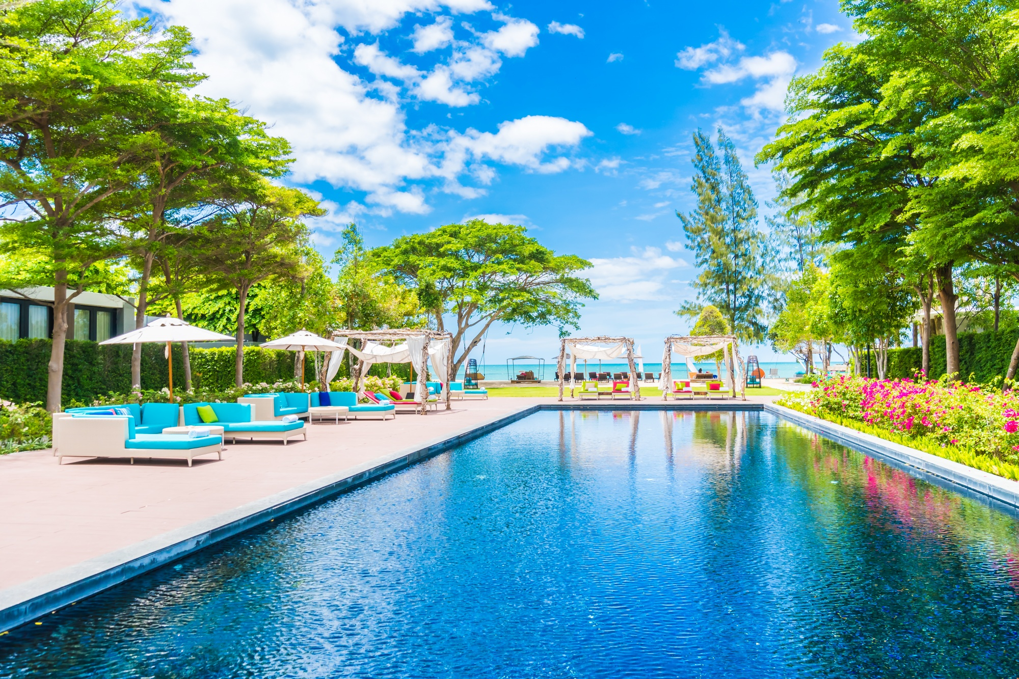 Seasonal vs. Year-Round Pool Markets: How Climate Affects Your Route Investment