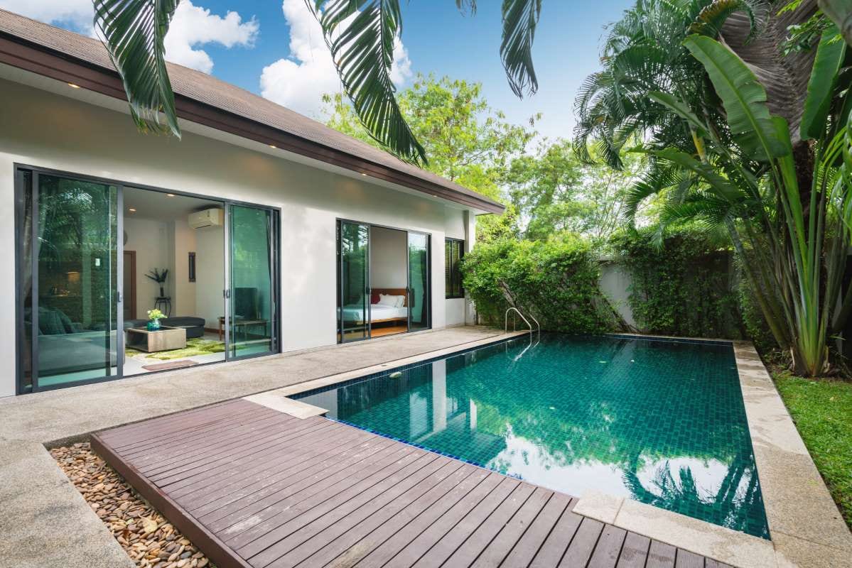 Advanced Techniques for Cleaning and Maintaining Pools — pool service business insights