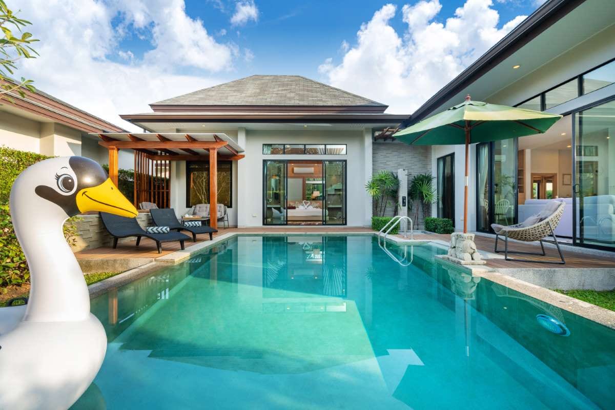How to Budget for Seasonal Pool Service Fluctuations — pool service business insights