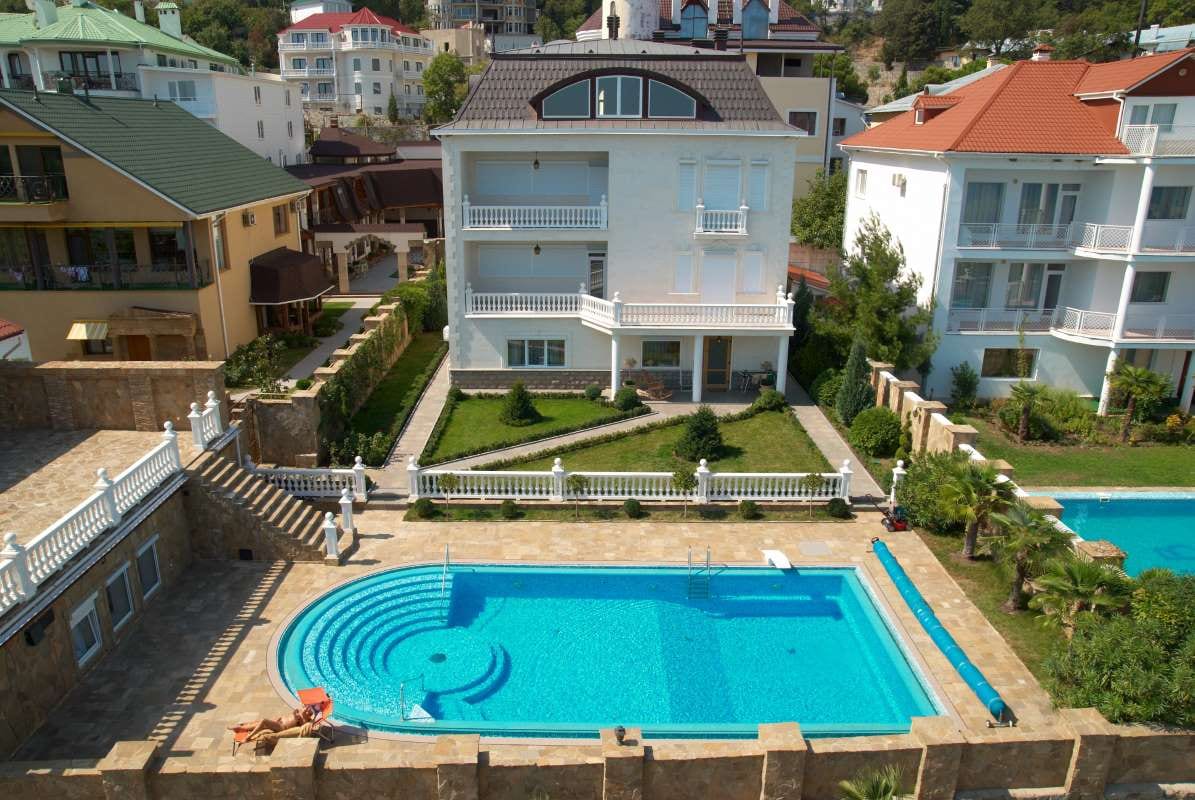 How to Train Technicians to Work Faster Without Cutting Corners — pool service business insights