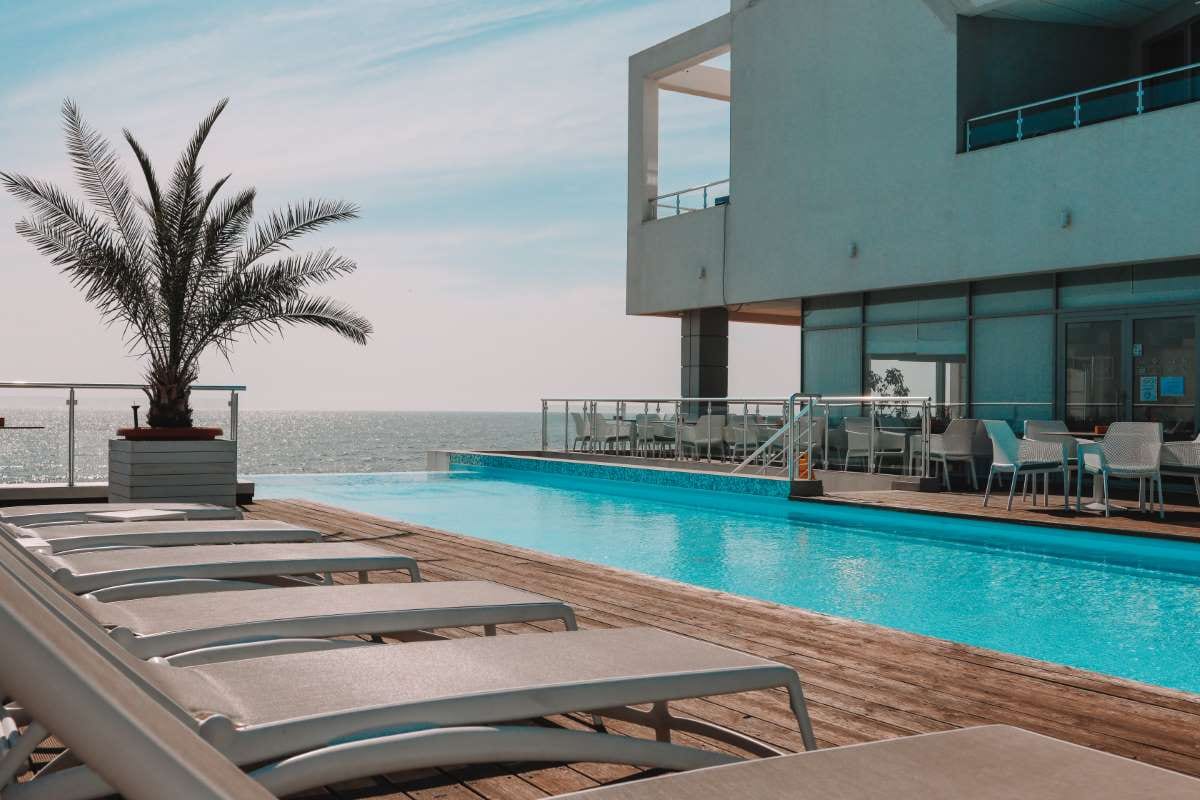 Route Split Strategies for Large Territories in North Miami, Florida — pool service business insights
