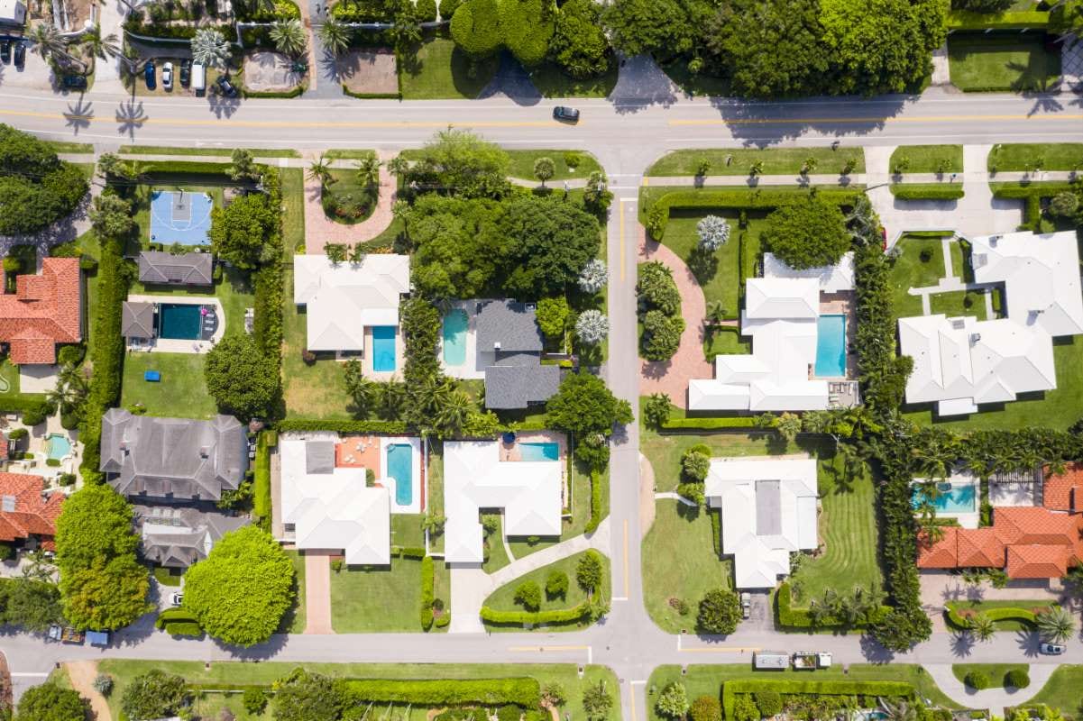 Why Cyanuric Acid Buildup Worsens in Hot Climates — pool service business insights