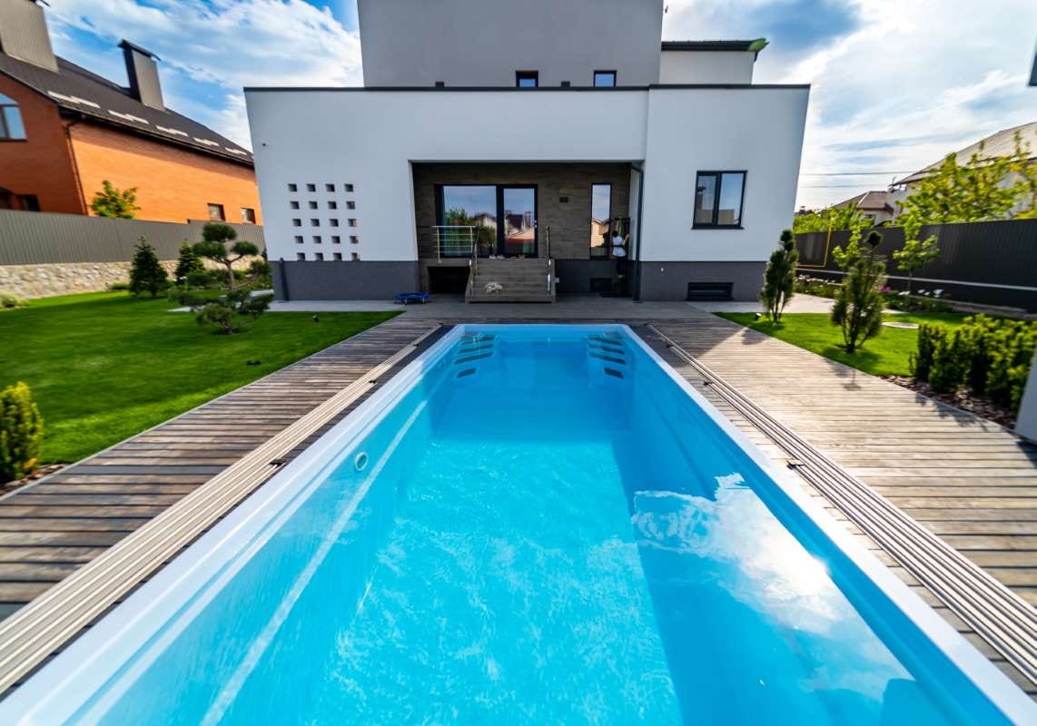 Why Friendly Technician Communication Reduces Customer Churn — pool service business insights