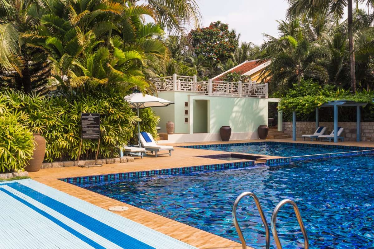 Why High Winds Require More Frequent Pool Cleaning — pool service business insights