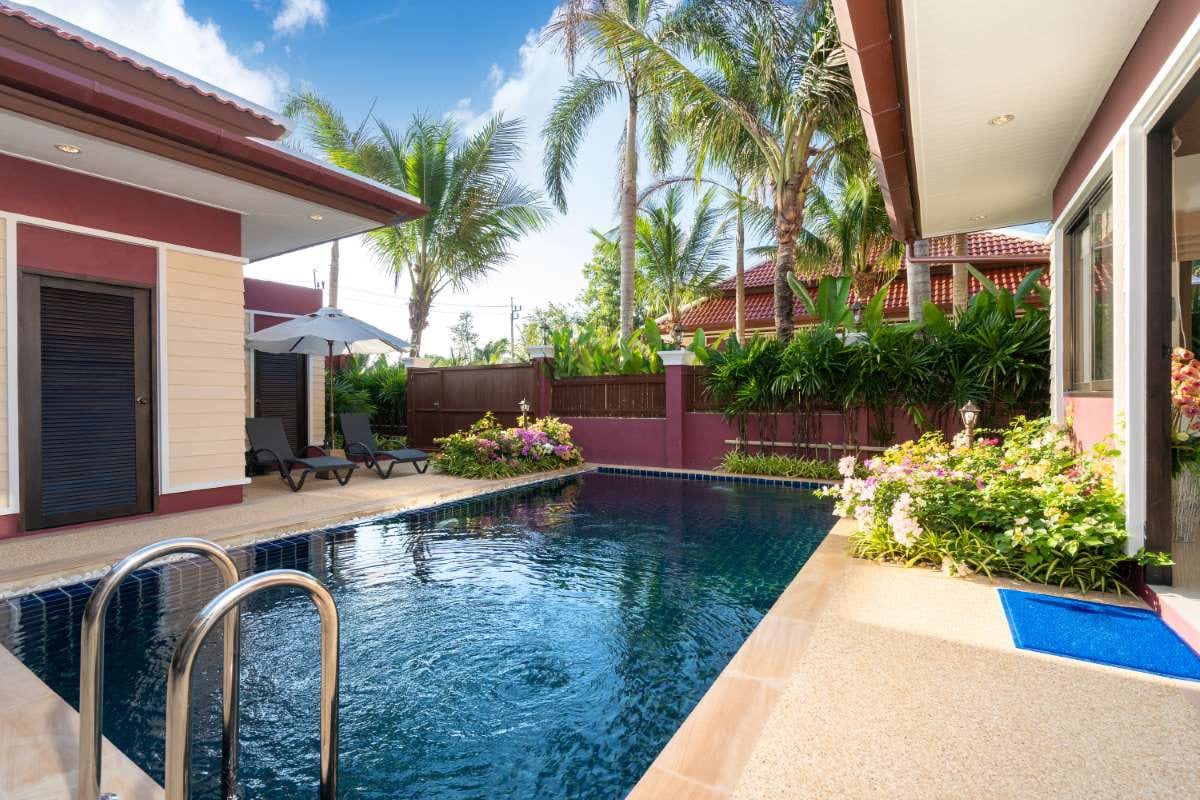 Why Multi-Point Testing Is Essential for Large Pools — pool service business insights