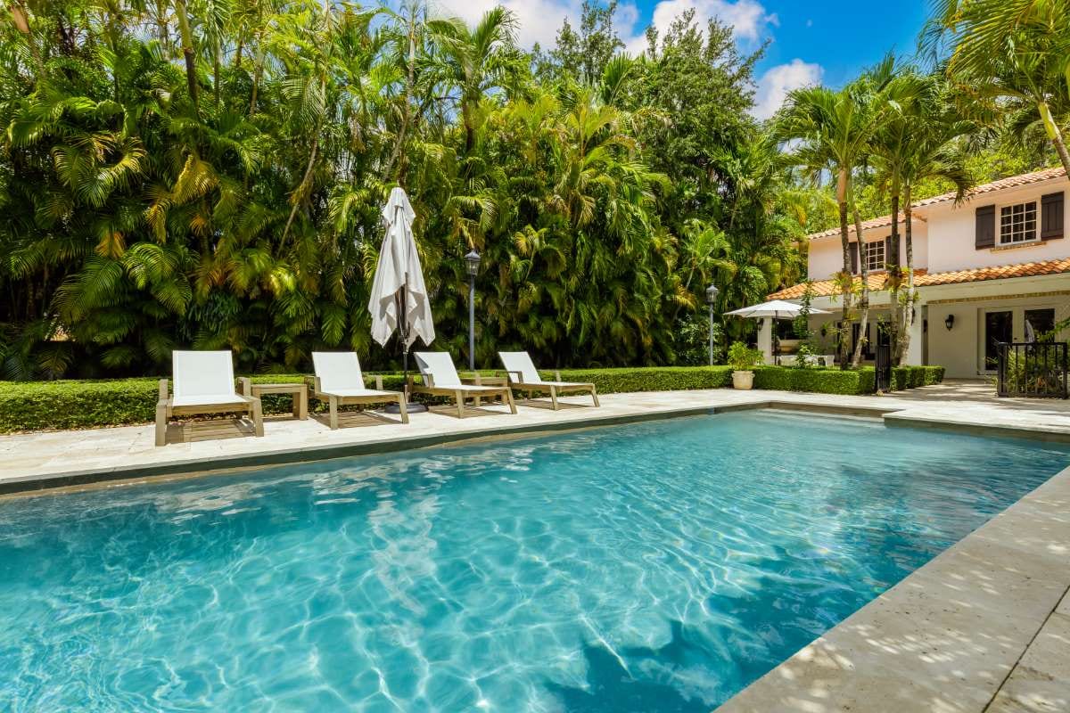 Why Pools in Mountain Regions Require Different Chemical Balancing — pool service business insights