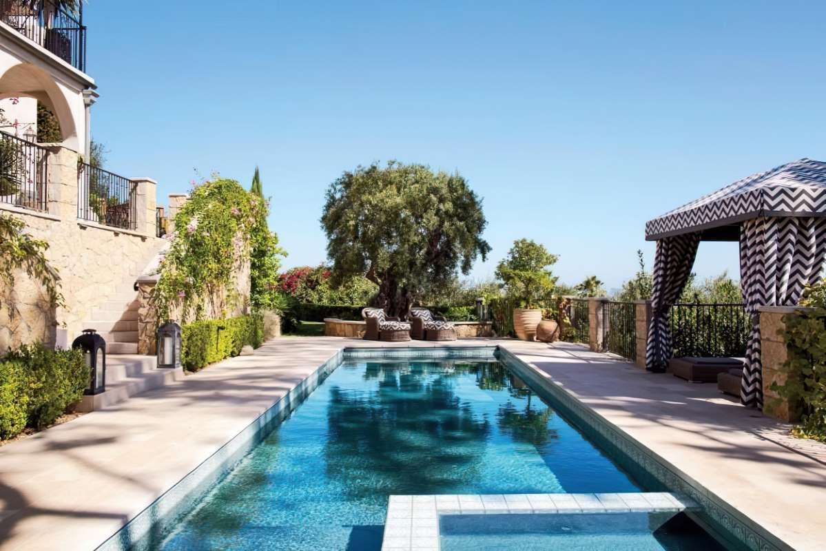 Why San Diego Homeowners Prefer Weekly Pool Service — pool service business insights
